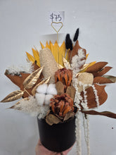 Load image into Gallery viewer, Dried Arrangements and Wall Hanging