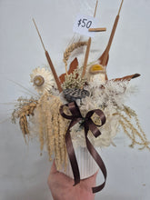 Load image into Gallery viewer, Dried Arrangements and Wall Hanging
