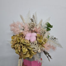 Load image into Gallery viewer, Dried Arrangements and Wall Hanging