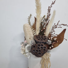 Load image into Gallery viewer, Dried Arrangements and Wall Hanging