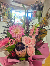 Load image into Gallery viewer, Mothers day Florist Choice